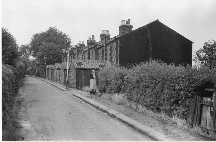 East Road, N11