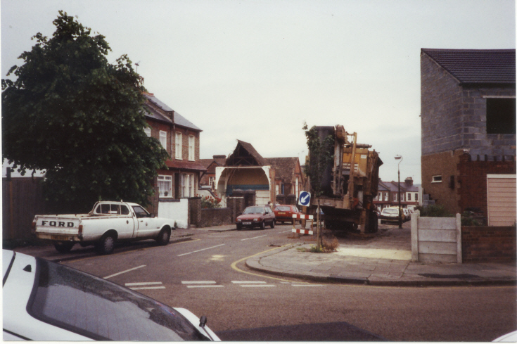 Brunswick Crescent, N11