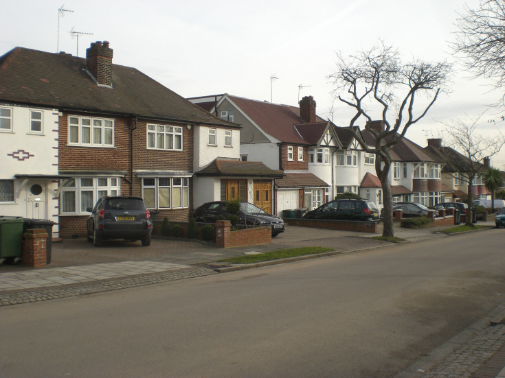 Church Crescent, N20