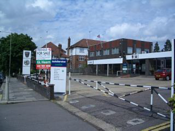 Phoenix Garage, Colney Hatch Lane