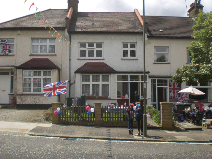 Horsham Avenue, N12