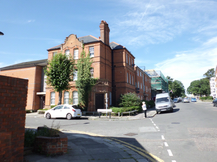 High Road, New Southgate