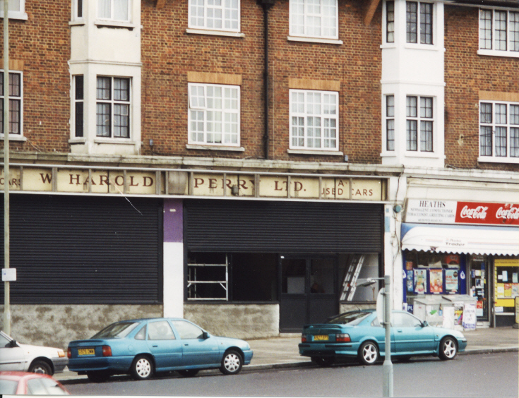 Bowes Road, N11