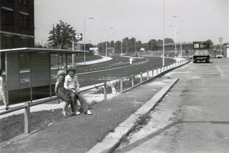 Station Road, N11