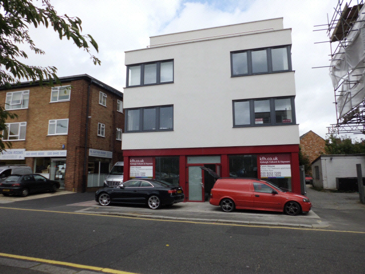 Lodge Lane, N12