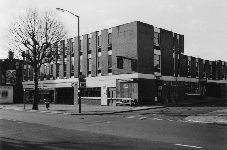 High Road, North Finchley