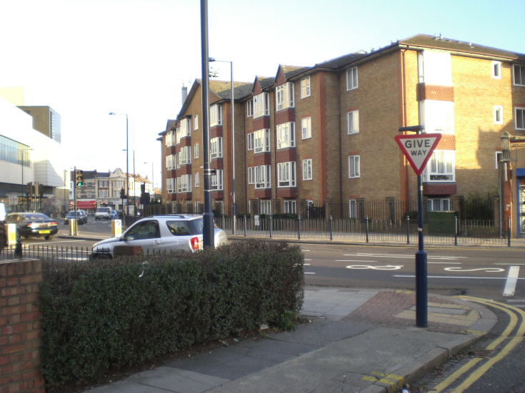 Ballards Lane, N12