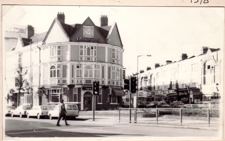 Tally Ho, 749 High Road, N12