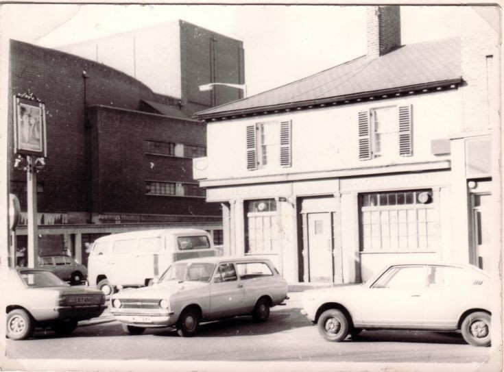 The Cricketers, 713 High Road, North Finchley