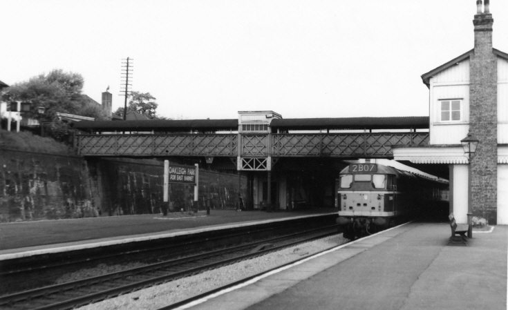 Oakleigh Park Station