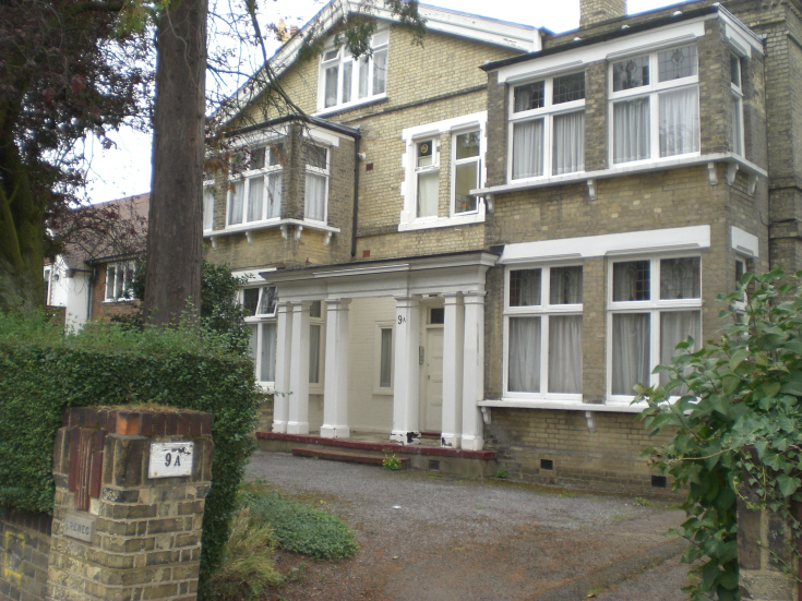 Oakleigh Park North, N20