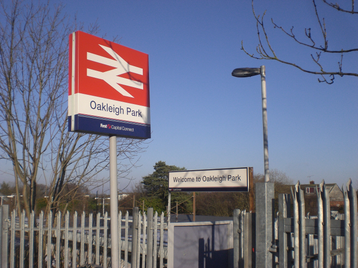 Oakleigh Park Station