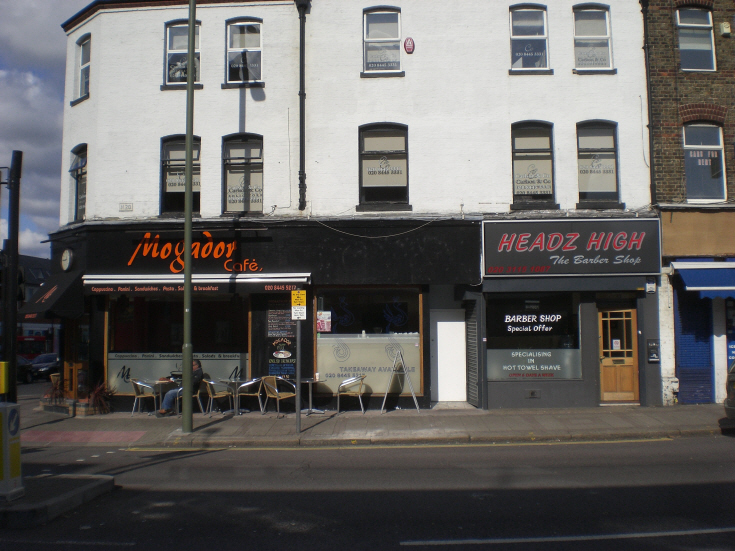 Oakleigh Road North, N20