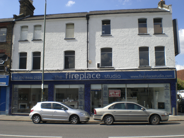 Oakleigh Road North, N20