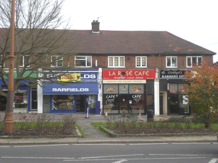 Oakleigh Road North, N20