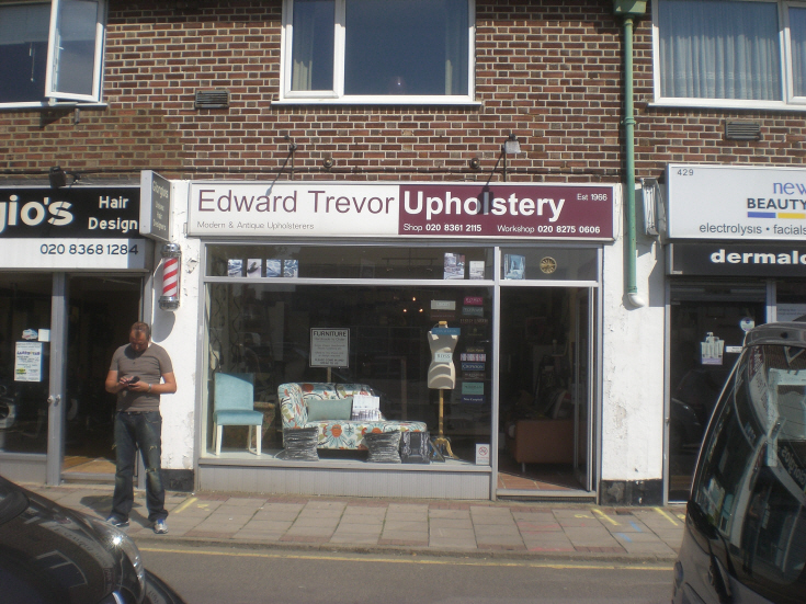 Oakleigh Road North, N20