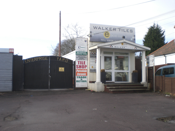 Oakleigh Road North, N20