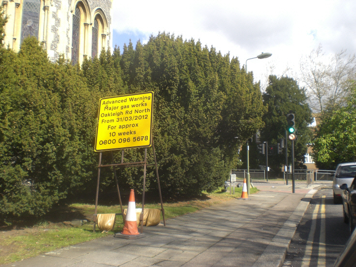 Oakleigh Road North, N20