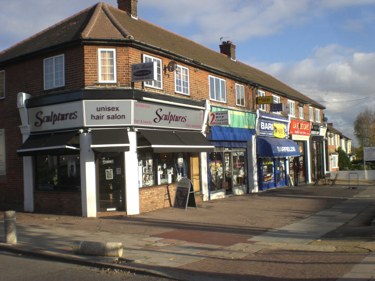 Oakleigh Road North, N20