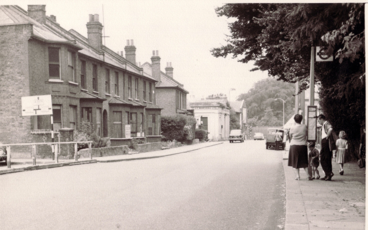 Oakleigh Road North, N20