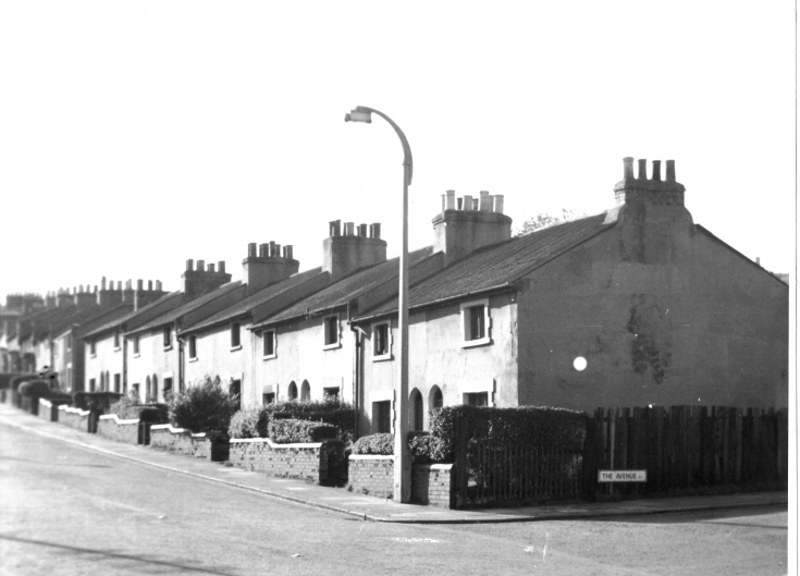 Oakleigh Road South, N11