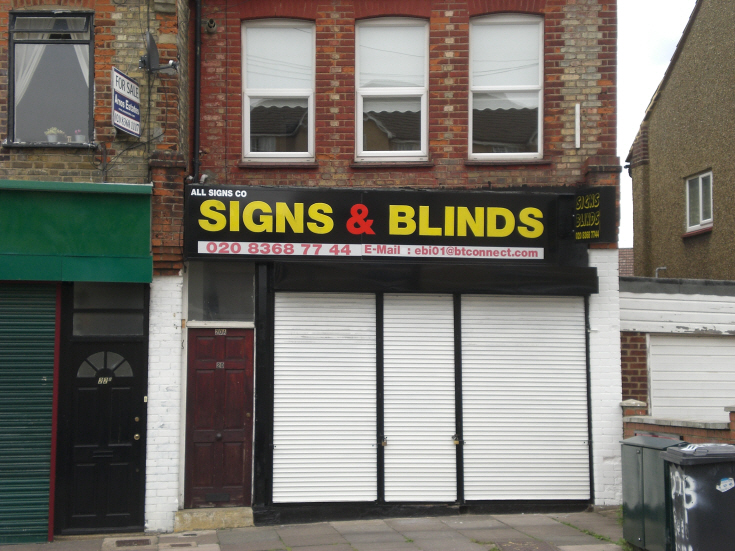 Oakleigh Road South, N11