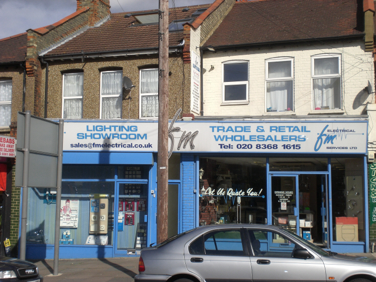 Oakleigh Road South, N11