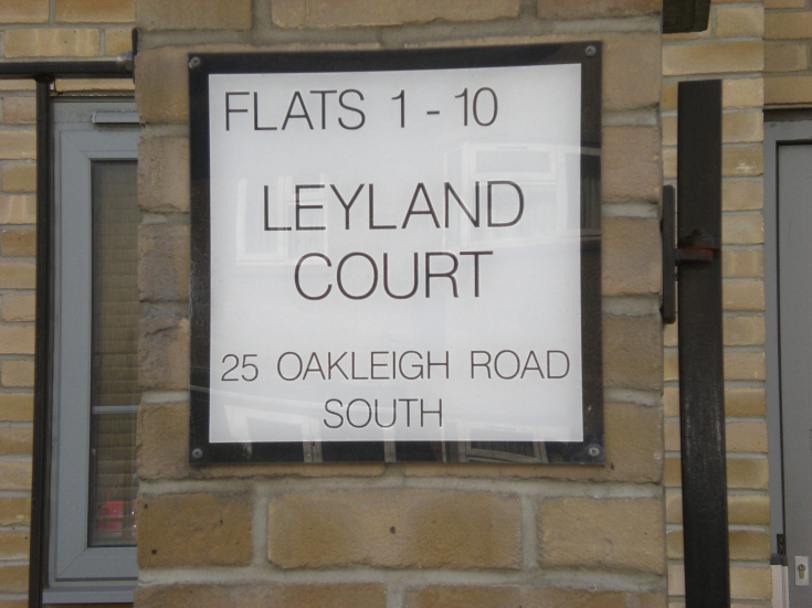 Oakleigh Road South, N11