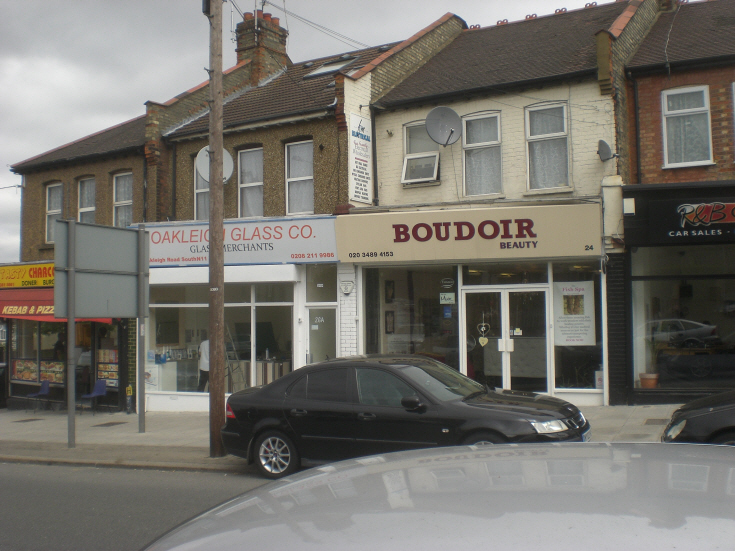 Oakleigh Road South, N11