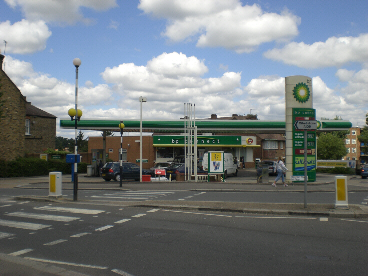 Oakleigh Road South, N11