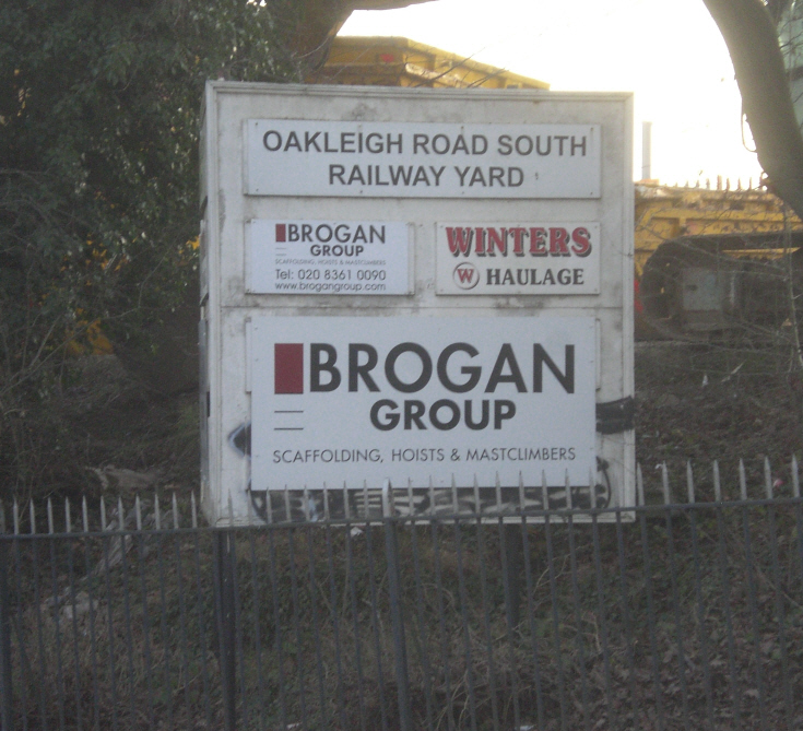 Oakleigh Road South, N11