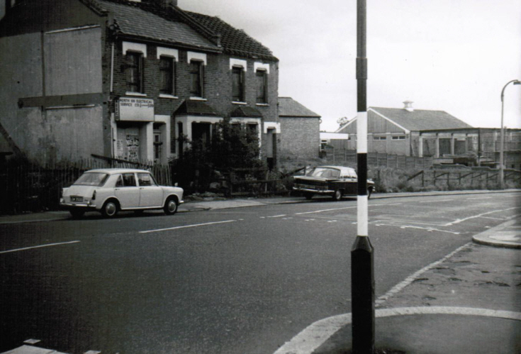 Oakleigh Road South, N11