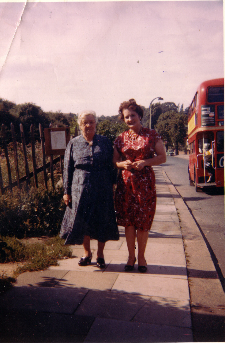 Oakleigh Road South, N11
