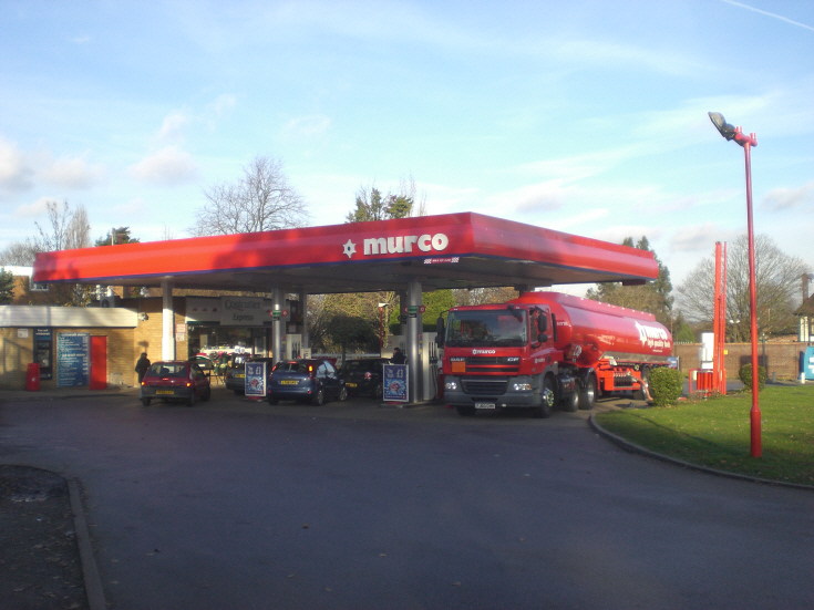 Murco Garage, Russell Lane, N20