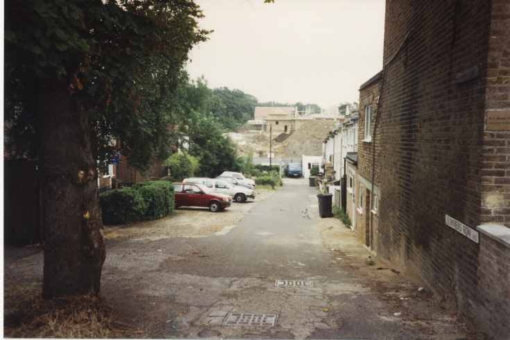 Summers Row, N12