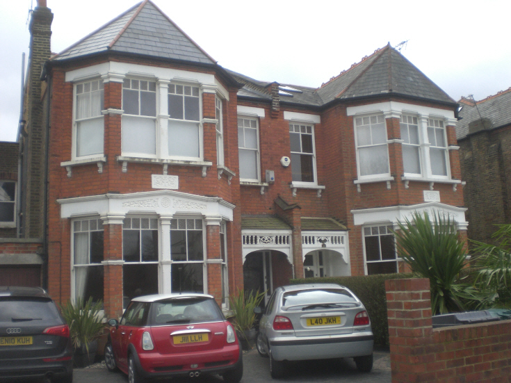 Torrington Park, N12