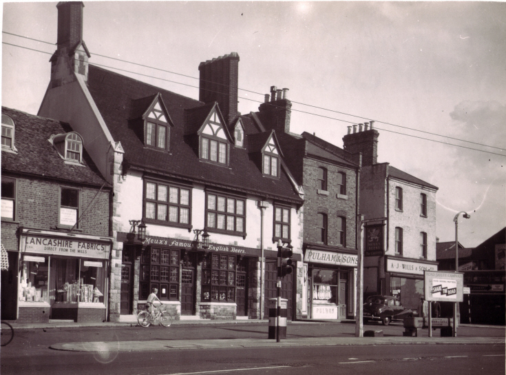 High Road, Whetstone