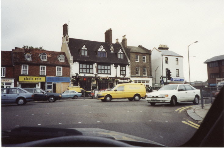 High Road, Whetstone