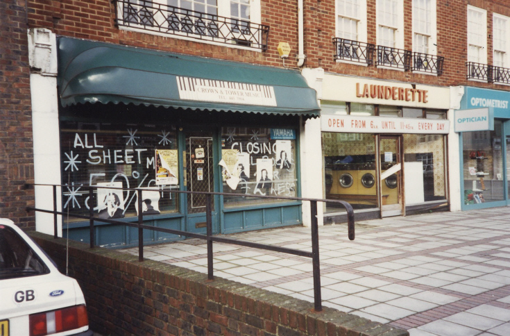 High Road, Whetstone