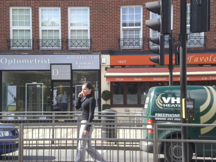 High Road, Whetstone