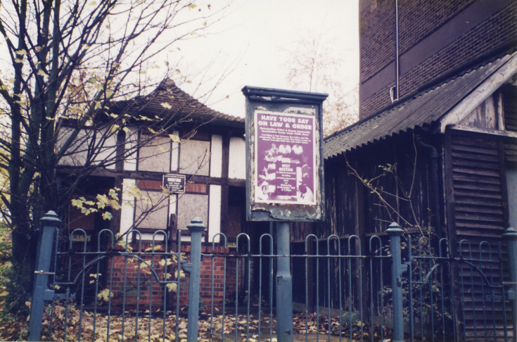 High Road, Whetstone