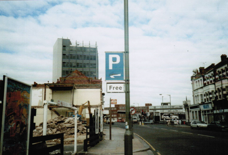 Woodhouse Road, N12
