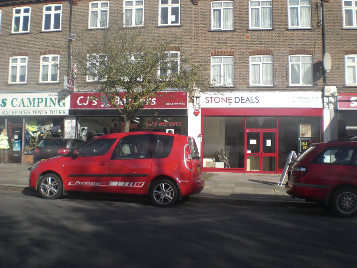 Woodhouse Road, N12