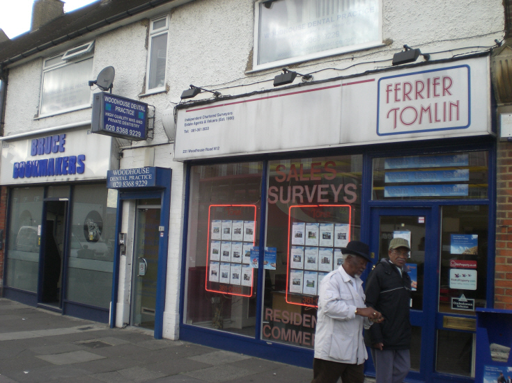 Woodhouse Road, N12