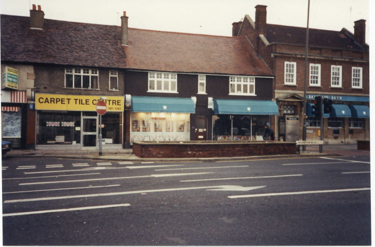 Woodhouse Road, N12
