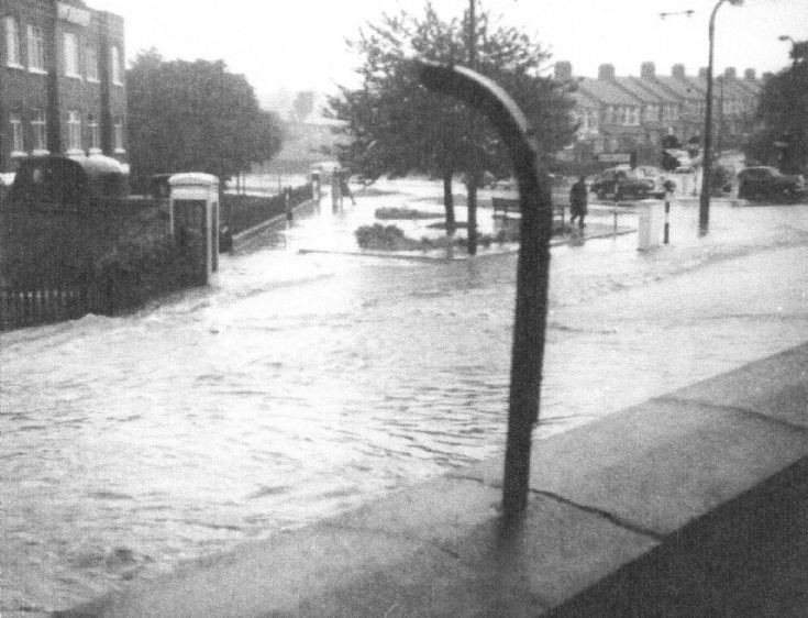 Station Road, N11