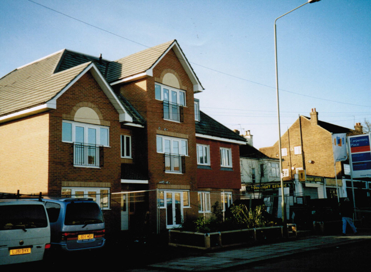 Oakleigh Road North, N20