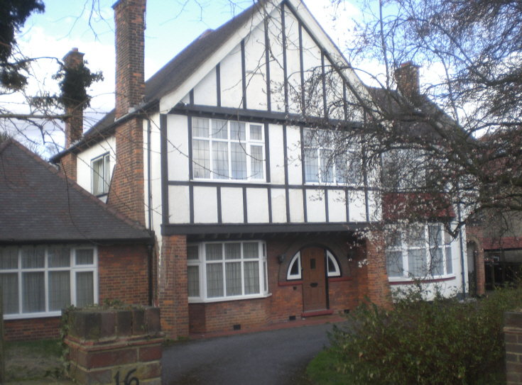 Buckingham Avenue, N20