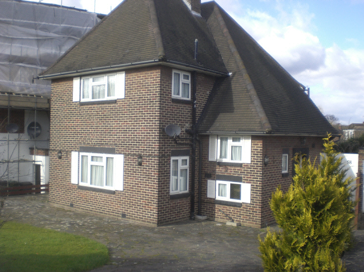 Buckingham Avenue, N20