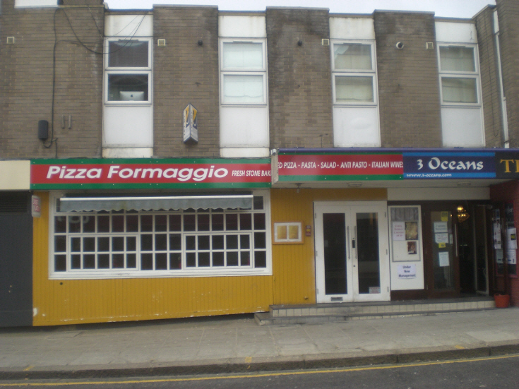 Lodge Lane, N12